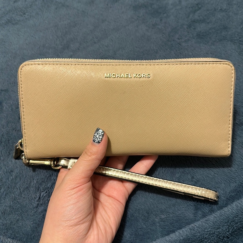 Michael Kors Wristlet Wallet - Picture 1 of 4